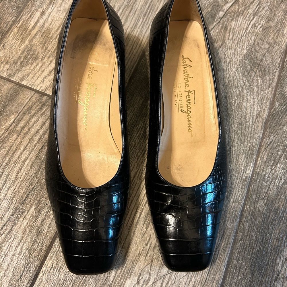 Salvatore Ferragamo Heels sz 6
